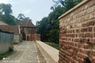 To najdłuższe mury obronne w woj. warmińsko-mazurskim. Otaczają Stare Miasto