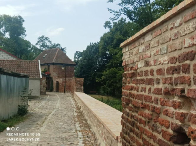 To najdłuższe mury obronne w woj. warmińsko-mazurskim. Otaczają Stare Miasto