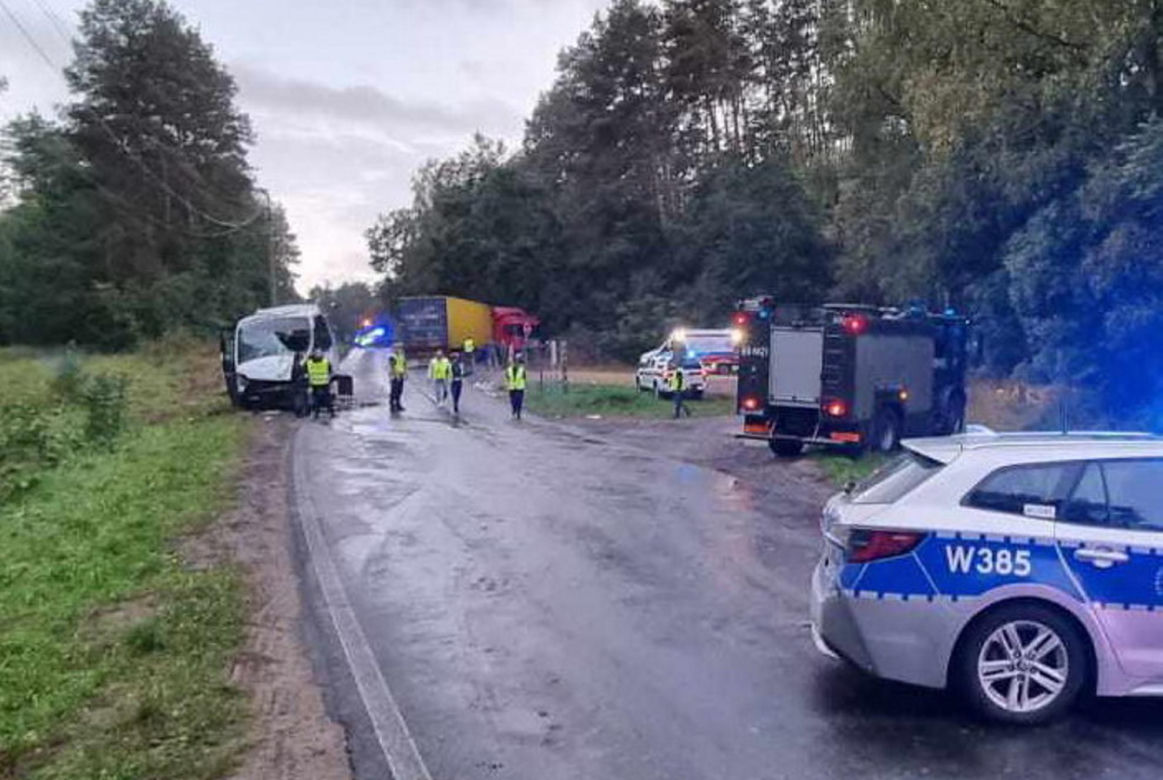 Wypadek busu z dziećmi. Pomogli żołnierze
