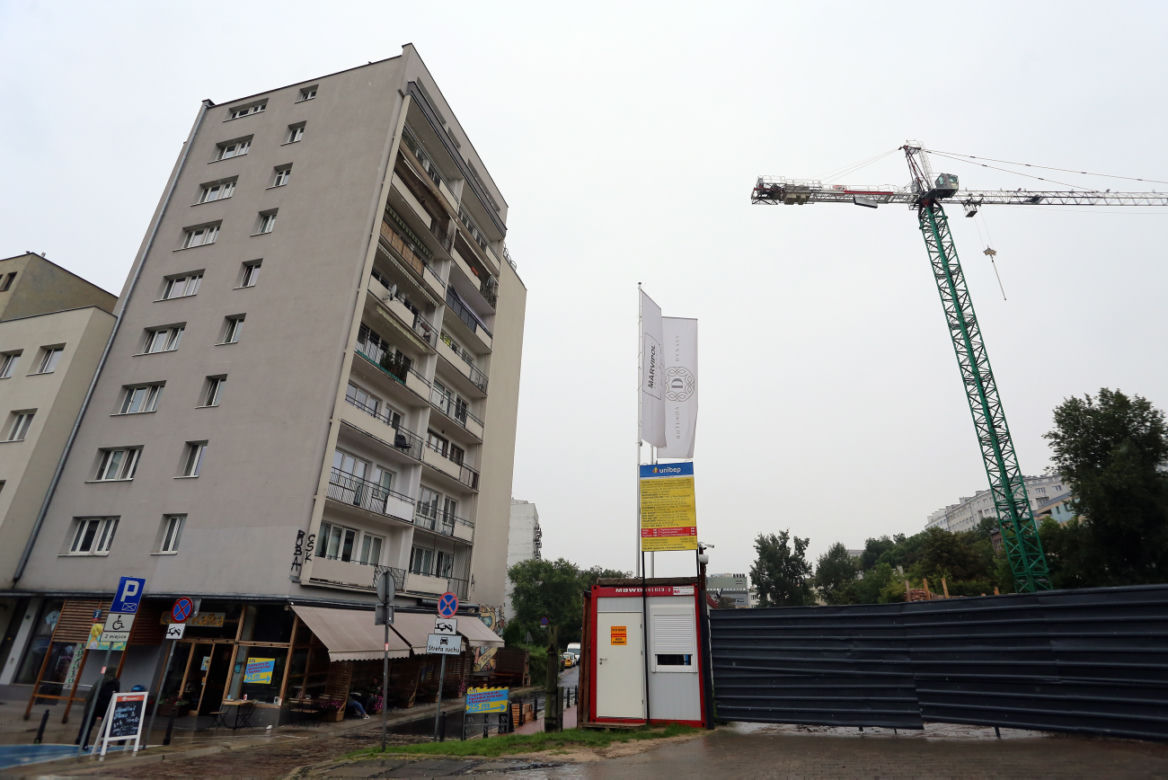 Fekalia wystrzeliły z toalet na Powiślu. Potworny odór, winny umywa ręce?