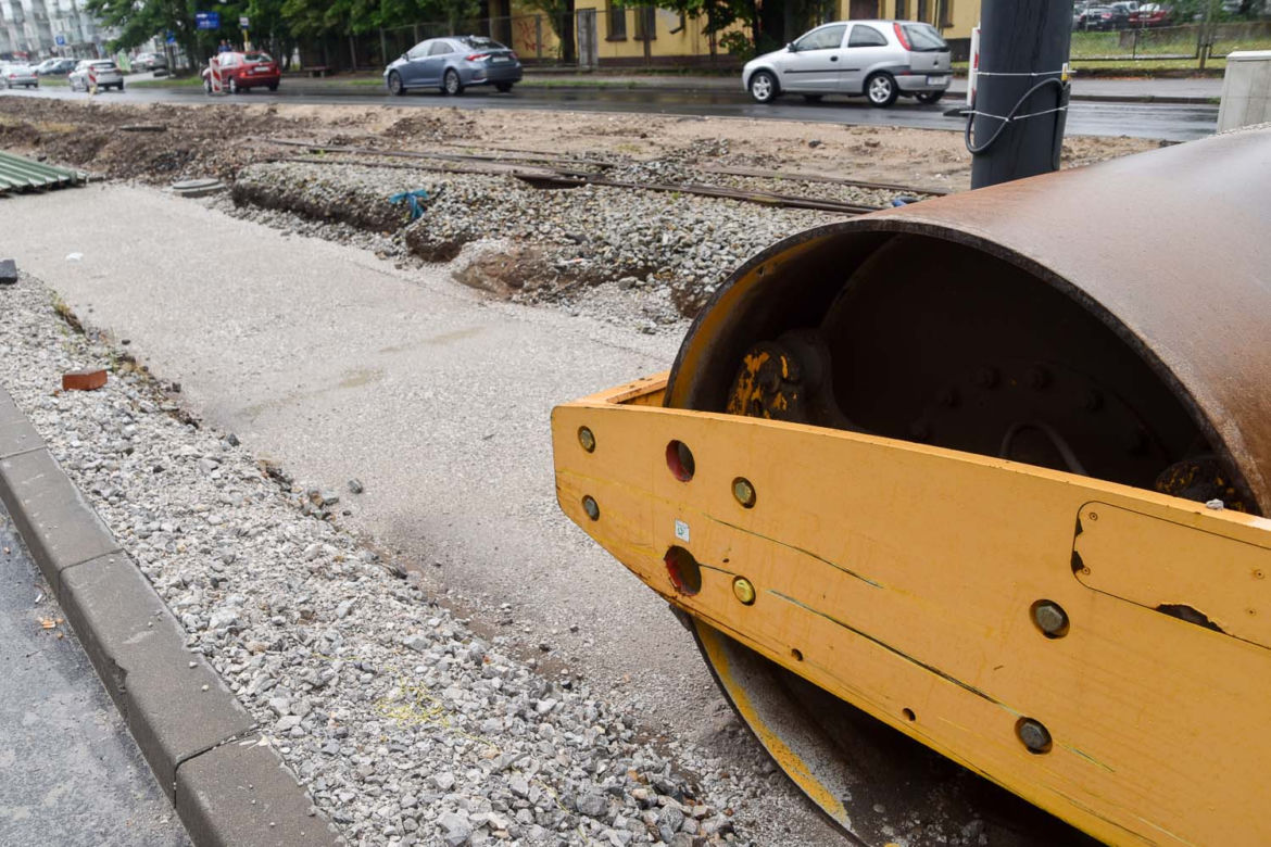 W Toruniu trwa modernizacja torowisk. Zaglądamy na plac budowy