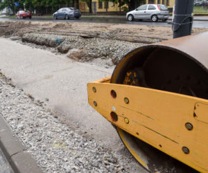 W Toruniu trwa modernizacja torowisk. Zaglądamy na plac budowy