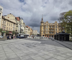 Nowe oblicze placu Wolności. Kwiaciarnie już zamontowane, koniec prac coraz bliżej