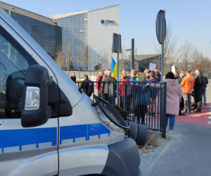 Protest pod siedzibą TZMO. Co dalej z Toruńskimi Zakładami Materiałów Opatrunkowych w Rosji?