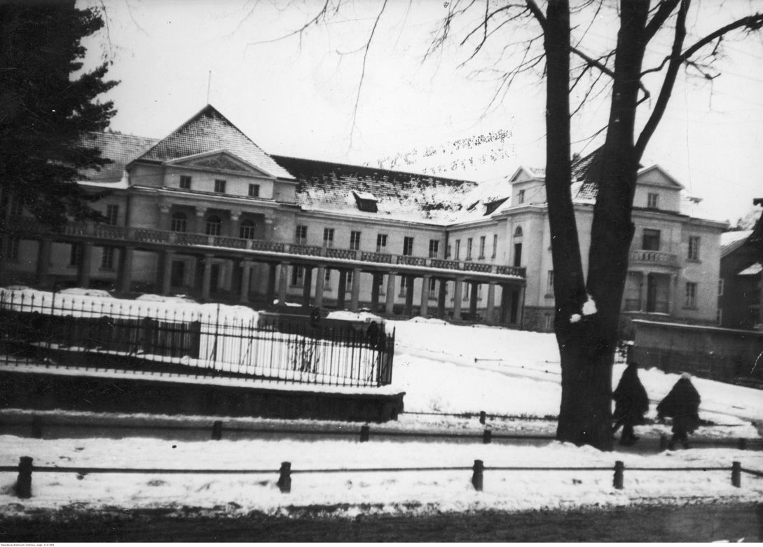 Słynne małopolskie uzdrowisko na przedwojennych zdjęciach. Tak kiedyś wyglądała Krynica-Zdrój 