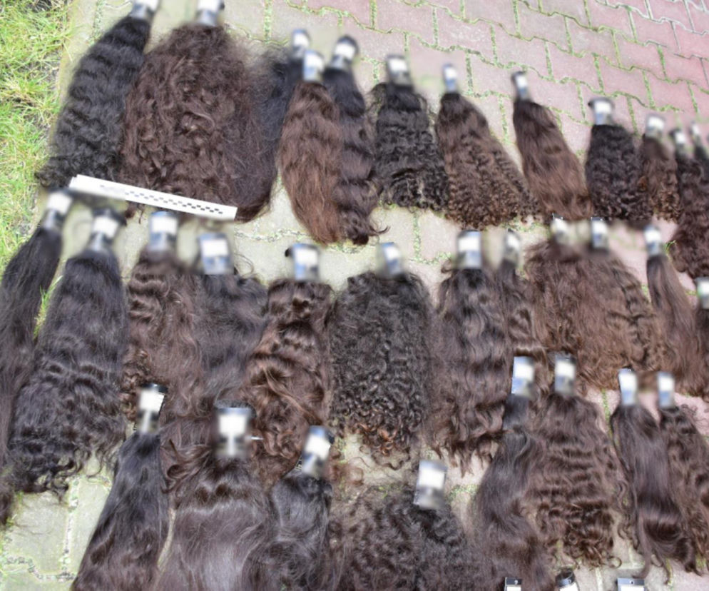 Nocne włamanie w Warszawie. Łupem złodzieja padły włosy warte fortunę