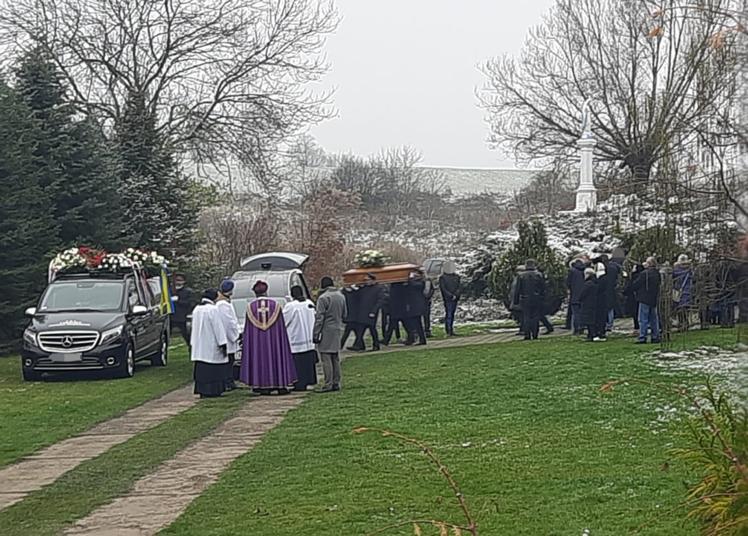 "Tragicznie zmarły, jest ofiarą wojny". Pogrzeb Bogdana C. w Przwodowie