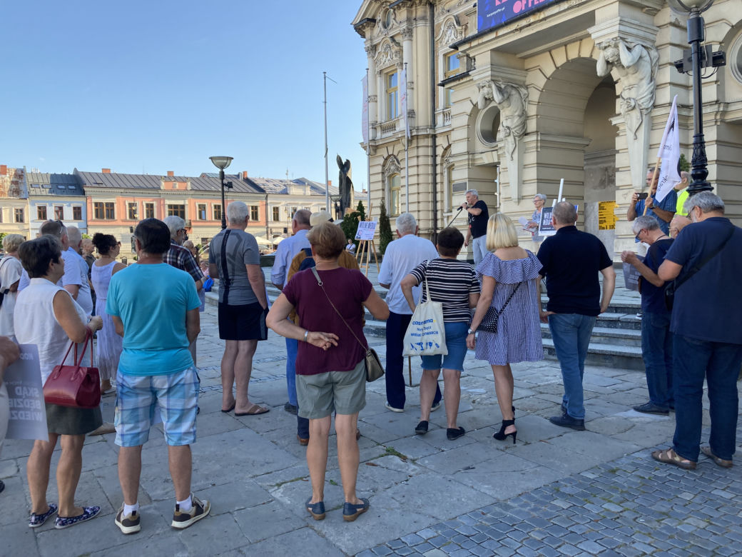 Protest w Nowym Sączu przeciwko zmianom w ustawie o radiofonii i telewizji
