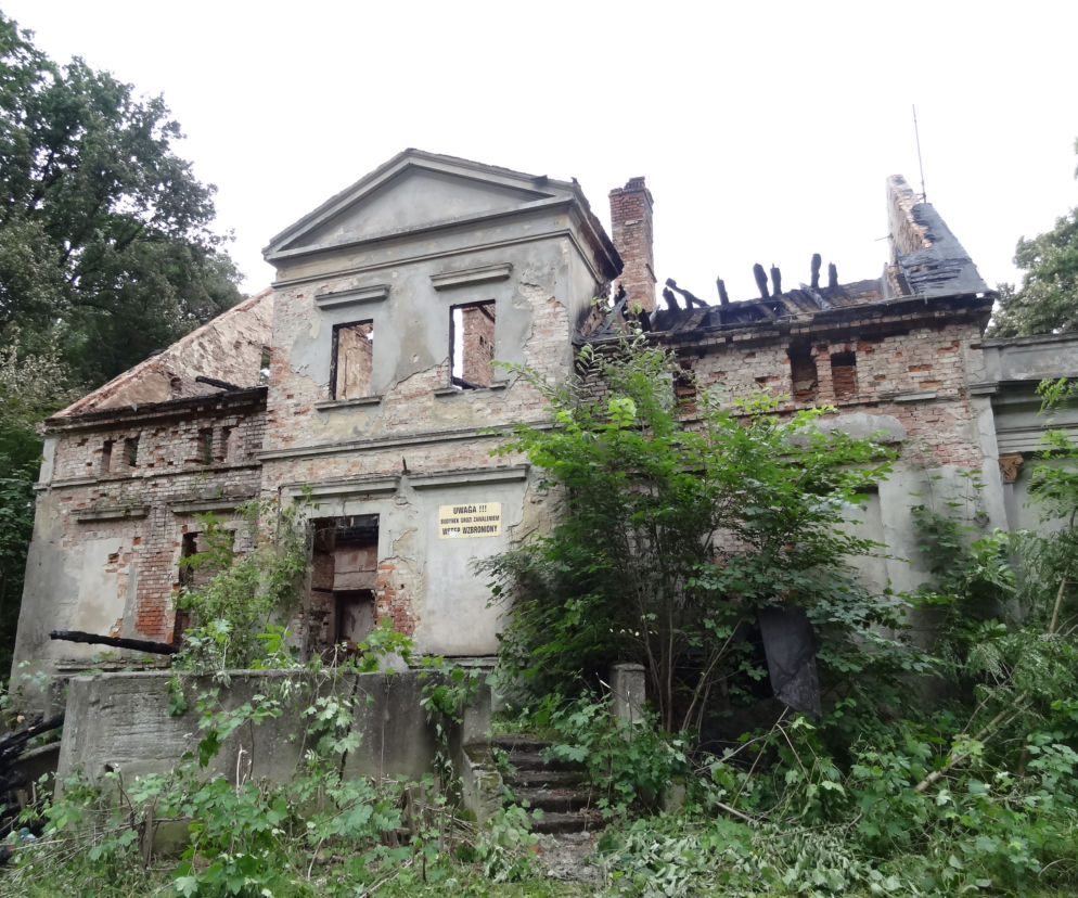 SPALONY PALAC 03 DD