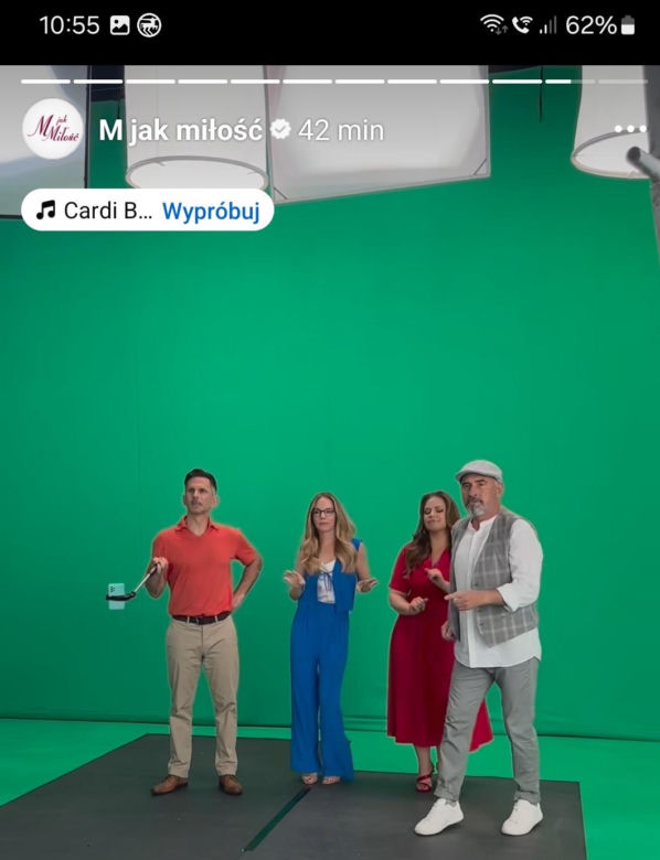 	M jak miłość nowa czołówka 2024. Anita (Melania Grzesiewicz), Kamil (Marcin Bosak), Sylwia (Hanna Turnau), Adam Werner (Jacek Kopczyński)