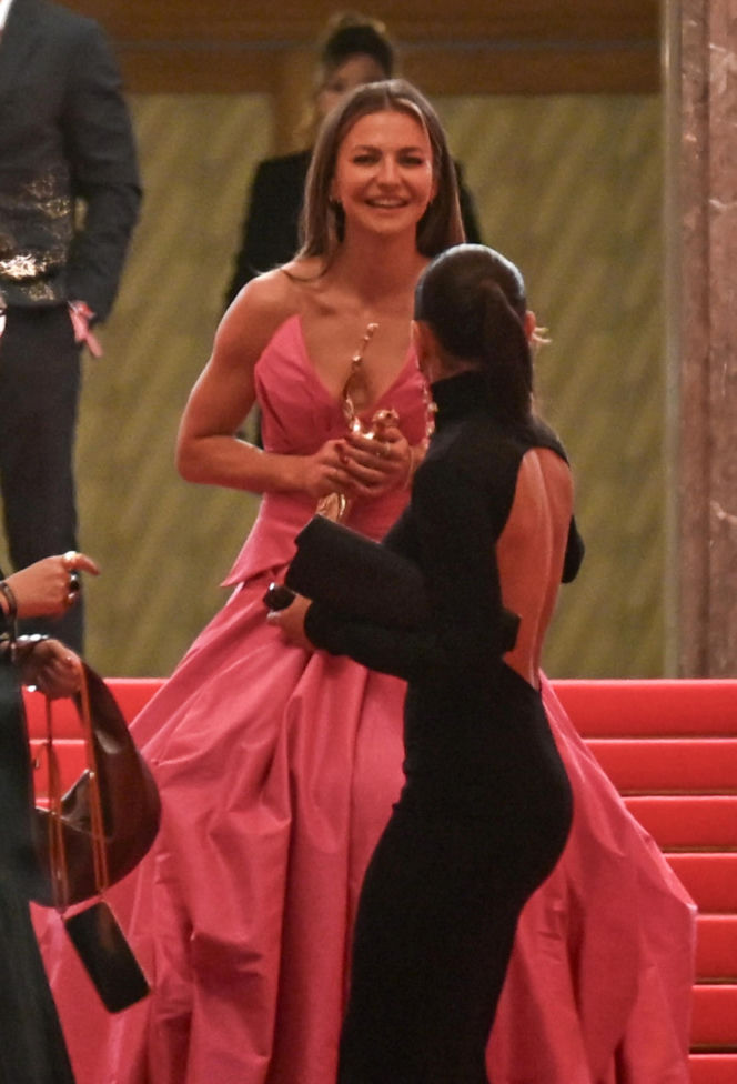 Anna Lewandowska wychodzi z Gali Mistrzów Sportu