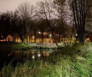 Nowe oświetlenie na Syrenich Stawach