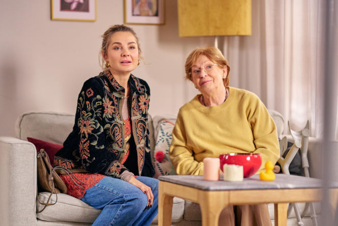 "Na Wspólnej", odcinek 4160: Kiedy Zimińscy chcą zgłosić zaginięcie Halinki, ta dzwoni z Turcji z przerażającym wyznaniem