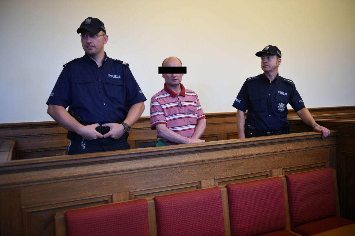 Polski Fritzl: za 20zł pozwalał gwałcić im żonę 