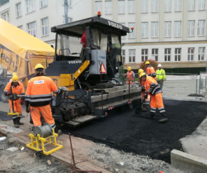 Piątek na placu budowy w centrum Torunia