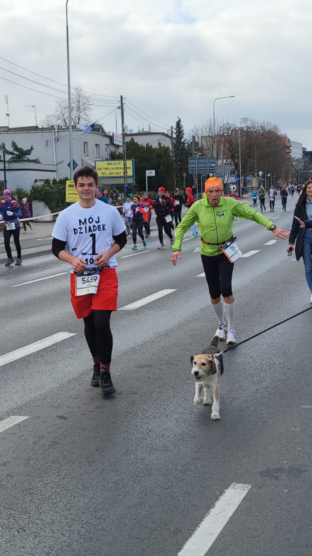 81-latek z Poznania biega półmaratony z wnukiem! "Nie trenuję praktycznie tylko w niedzielę"