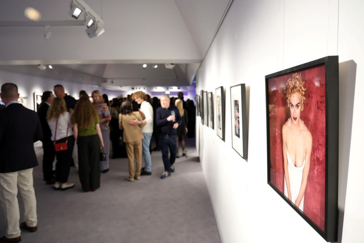 Stał się legendą modowej fotografii. Jego prace można zobaczyć w Polsce