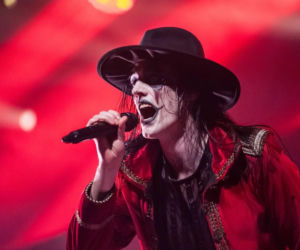 Skrupulatnie wyreżyserowany groteskowy spektakl okraszony nutą surrealizmu – Avatar zawładną Warszawą [RELACJA]