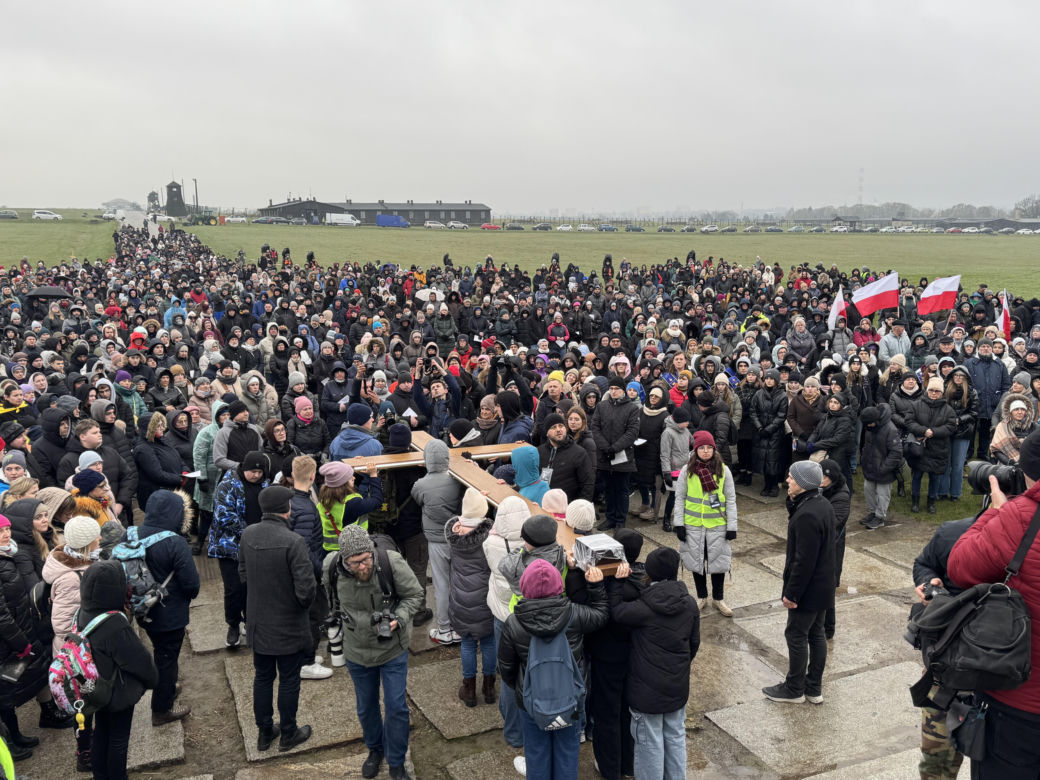 Tak wyglądała jubileuszowa Droga Krzyżowa na Majdanku 2025