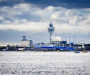 Holandia/ Setki odwołanych lotów, chaos na kolei i rekordowe korki z powodu ataku zimy