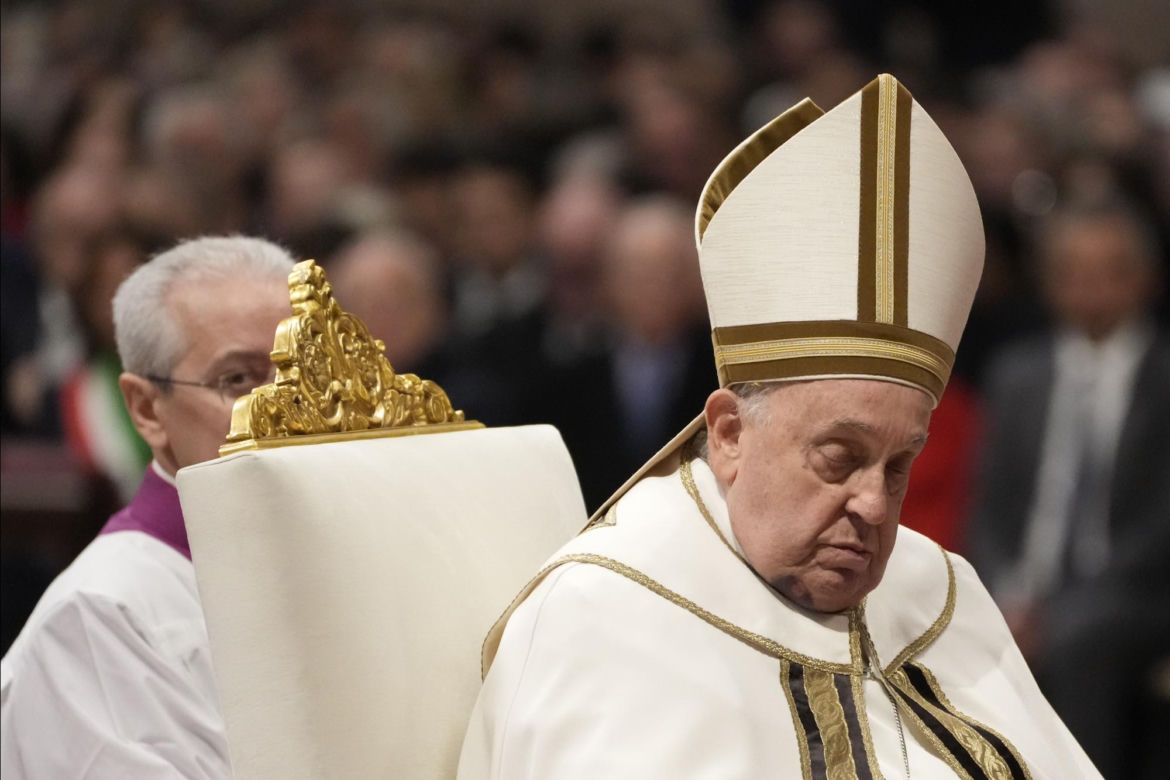  Papież Franciszek z siniakami na twarzy! Co się stało?