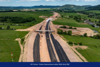 3 kilometry czeskiej autostrady, które zmienią mapę Europy. Czesi asfaltują D11 do Lubawki