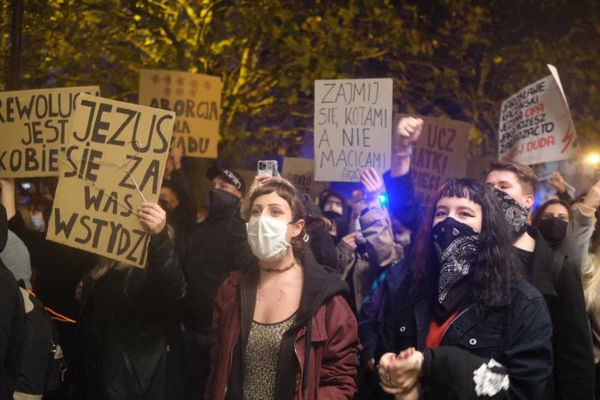Strajk kobiet w Katowicach. Policja użyła gazu. Są zatrzymania [ZDJĘCIA]
