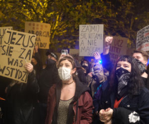 Strajk kobiet w Katowicach. Policja użyła gazu. Są zatrzymania [ZDJĘCIA]