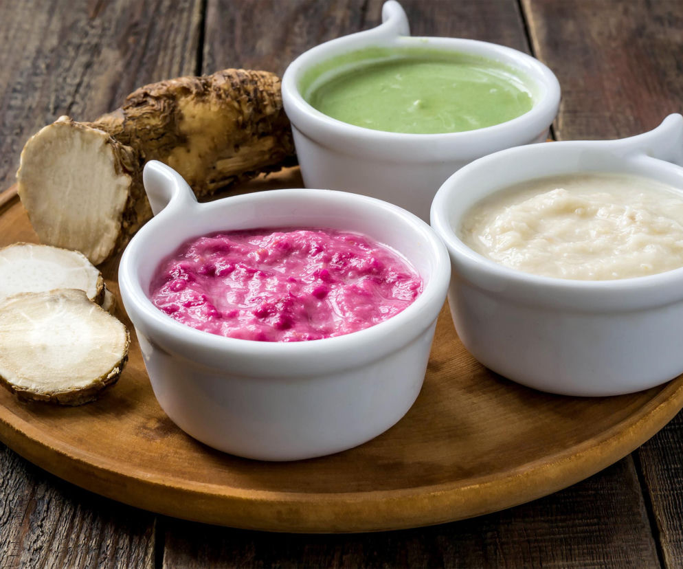 Znudziła Ci się ćwikła? Ten zielony sos chrzanowy to hit, który odmieni smak wielkanocnych jajek i wędlin!