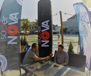 Super Lato w Kielcach. Zdjęcia z naszego mobilnego studia w ogródku letnim klubu Maska