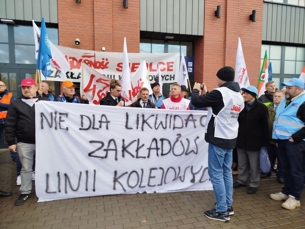 Pracownicy Zakładu Linii Kolejowych pikietowali w Siedlcach! Poparli ich siedleccy radni