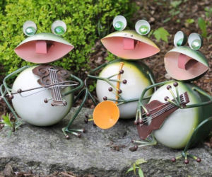 Figurki żab do ogrodu