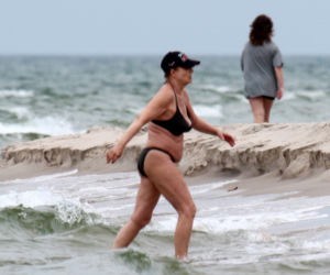 Boska Szapołowska, aktorka na plaży