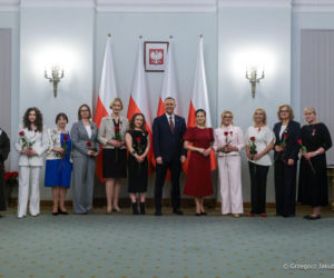 Marta Nawrocka w czerwieni