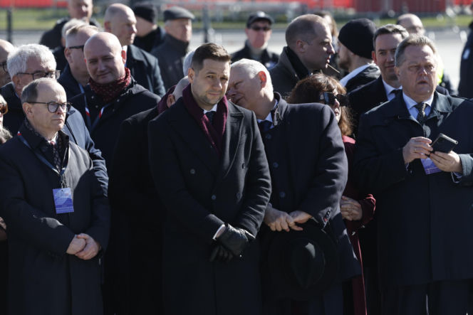Rocznica katastrofy smoleńskiej. Prezydent Nawrocki uczcił pamięć zmarłych
