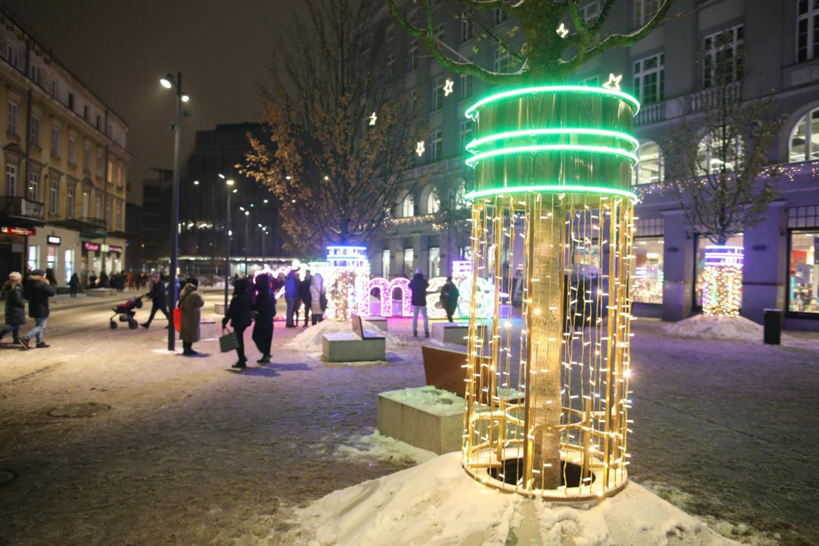 Świąteczna iluminacja na pl. Pięciu Rogów w Warszawie