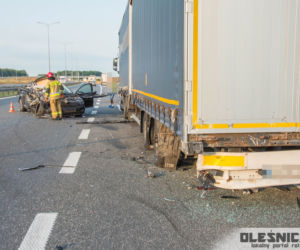Groźny wypadek na trasie S8. Volkswagen zderzył się z ciężarówką