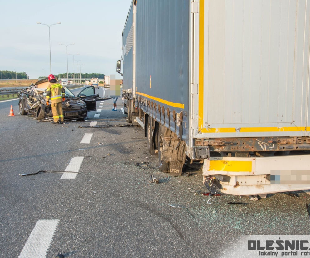 Groźny wypadek na trasie S8. Volkswagen zderzył się z ciężarówką