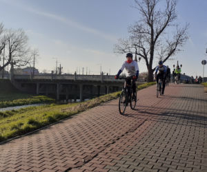 Lubelscy rowerzyści wyruszyli. Pokonają 103 kilometry w 103. rocznicę odzyskania niepodległości [GALERIA]