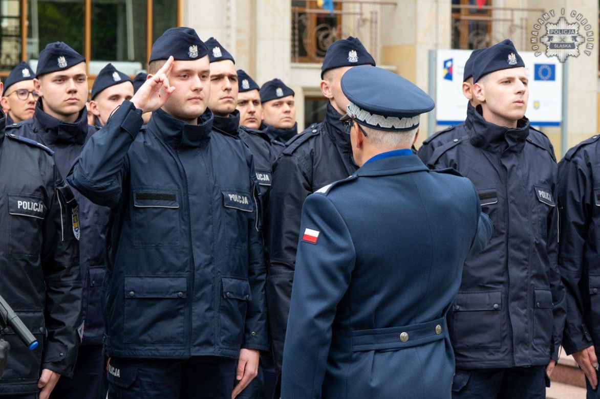 Policjantki i policjanci złożyli ślubowanie. 126 funkcjonariuszy zasiliło śląski garnizon