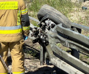 BMW dachowało na S2. Kawałki roztrzaskanej karoserii poharatały inne auta!