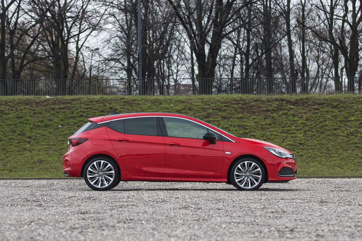 Opel Astra 1.6 Turbo 200 KM M6 Elite