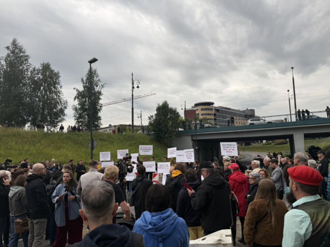 "Cichy marsz" w Krakowie po tragicznym wypadku. Zginęło młode małżeństwo