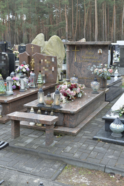 Tak wygląda rodzinny grób Emiliana Kamińskiego. To tu spocznie aktor? 