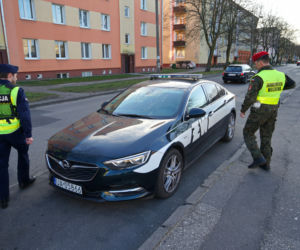 Wojsko na ulicach Bydgoszczy. Pomaga egzekwować obowiązujące obostrzenia