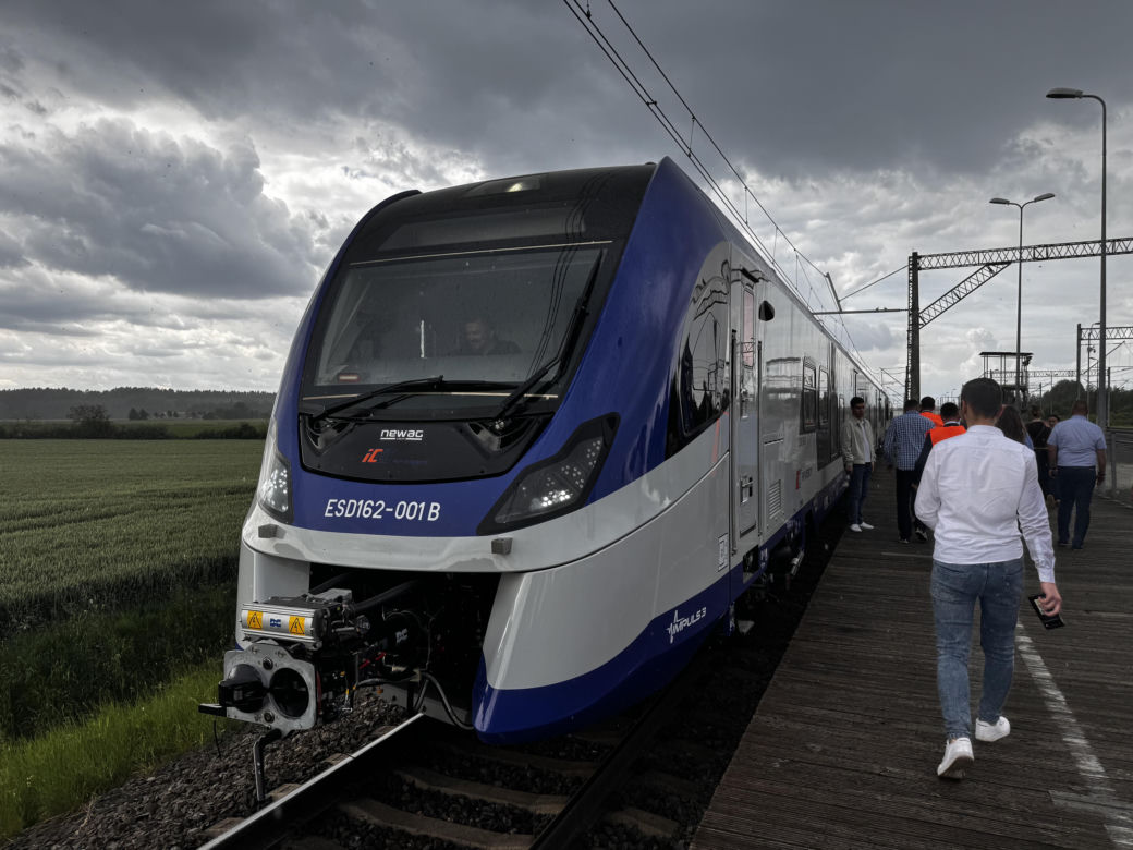 Tak wygląda nowy pociąg PKP Intercity. Zajrzeliśmy do środka!