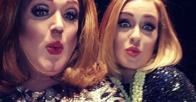 Adele na scenie ze swoim sobowtórem drag queen. Która wygląda lepiej? 