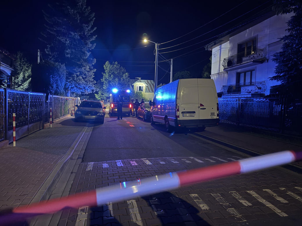Antyterroryści zatrzymali mężczyznę w Ząbkach. Zabarykadował się w domu