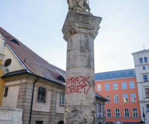 Tajemnicze znaki X na pomniku 15. Pułku Ułanów Poznańskich! Kto je namalował? [ZDJĘCIA] 