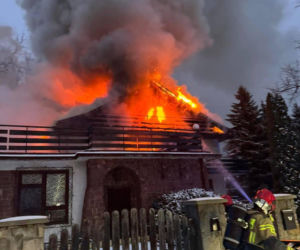 Suchedniów. Pożar domu jednorodzinnego w Nowy Rok [ZDJĘCIA]